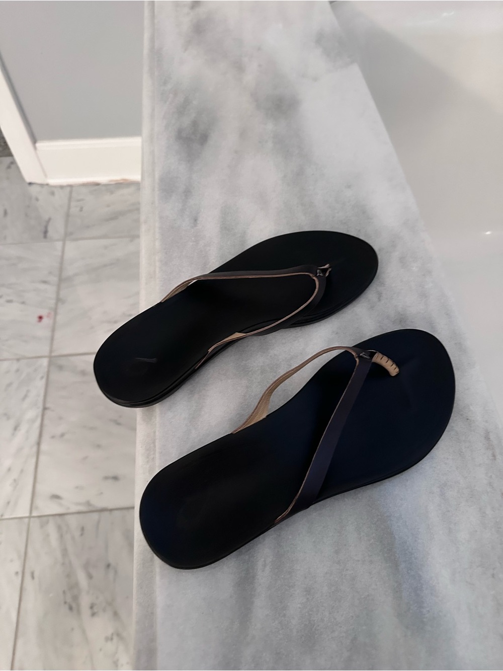 Everyday Black Women's Flip Flop Sandals -OluKai  Luxury Casual Wear